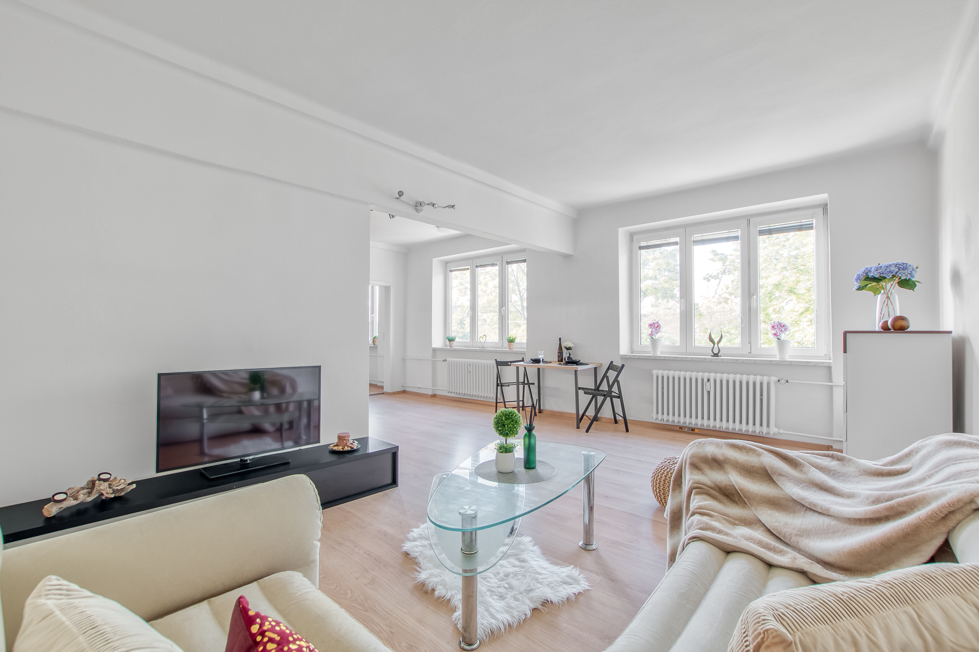 HOME STAGING
