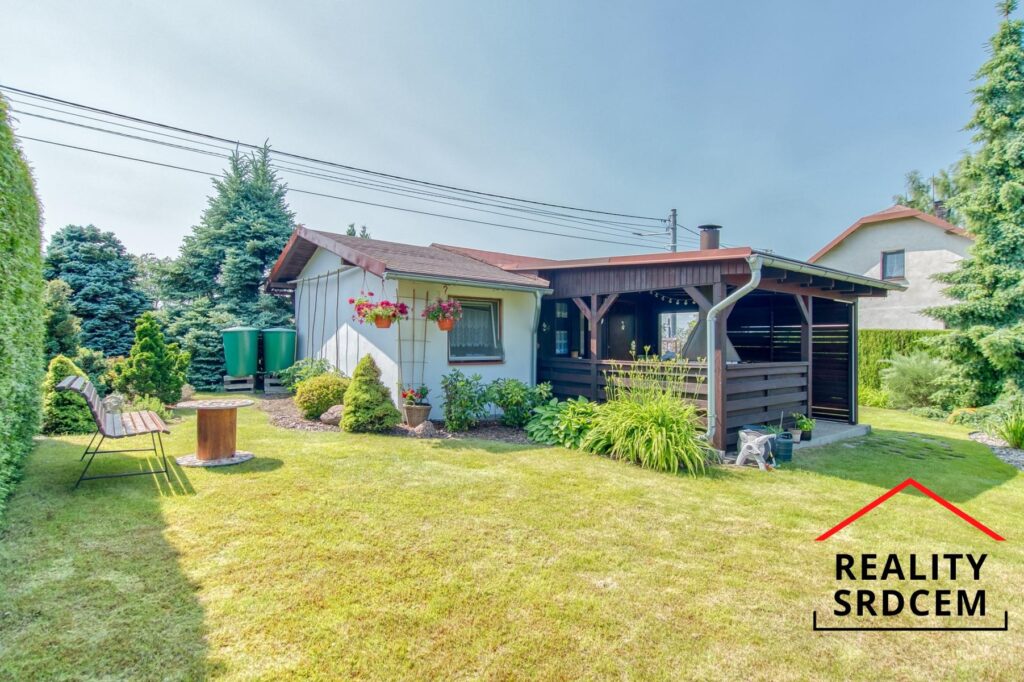 Prodej chaty 33 m2 s pergolou 14 m2 a s pozemkem 994 m2, Dětmarovice