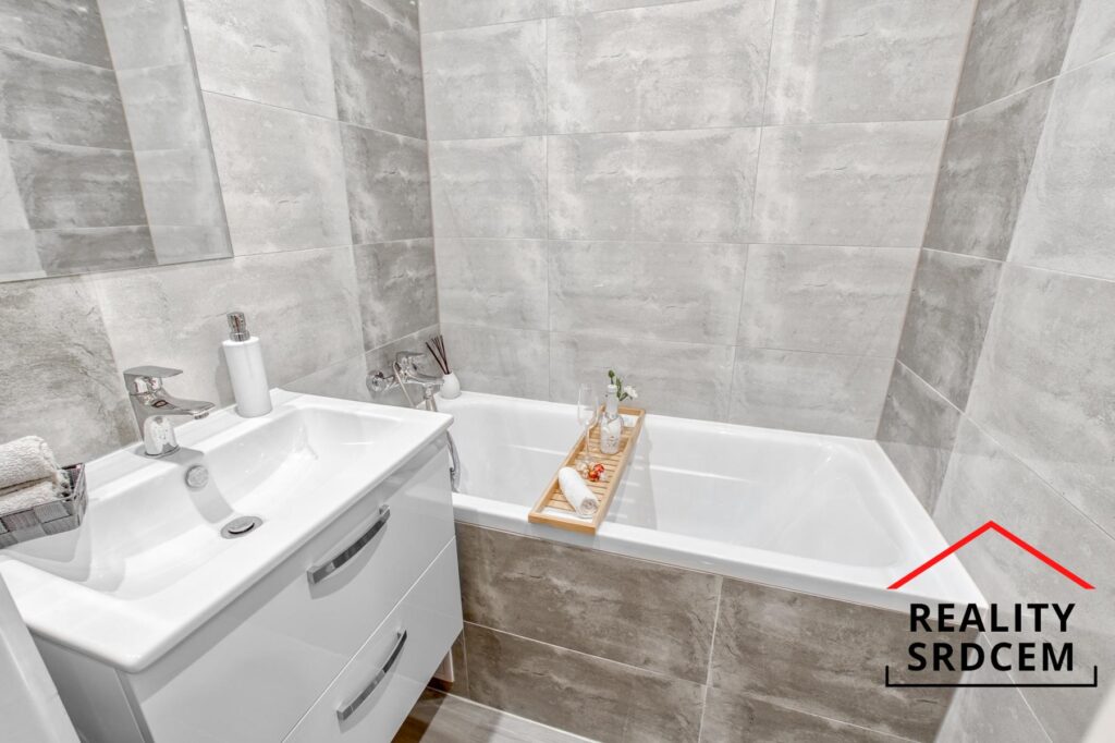 Prodej družs. bytu 2+1+lodžie/54m2 na ul. Školská, Karviná – Ráj