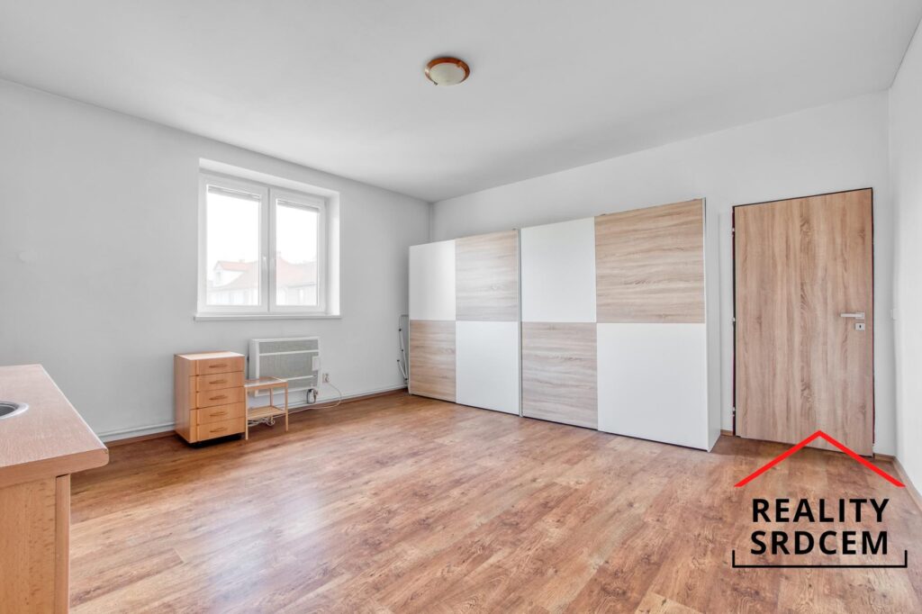 Pronájem bytu v os. vlast. o velikosti 1+1/46m2 + zahrada 647m2 ul. Budovatelská, Bohumín -Záblatí