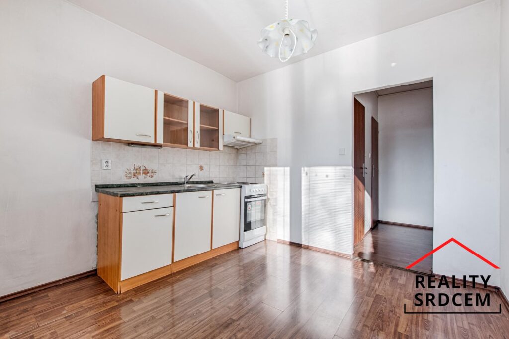 Pronájem rekonstruovaného bytu v os. vlast. 1+1/39 m2, ul. Okružní, Karviná – Ráj