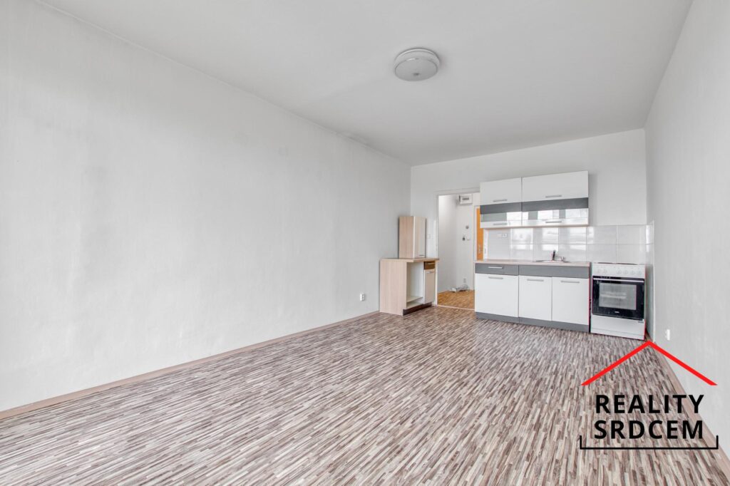 Pronájem rekonstruovaného bytu 1+kk s lodžií, 31 m2, ul. Studentská, Karviná – Mizerov