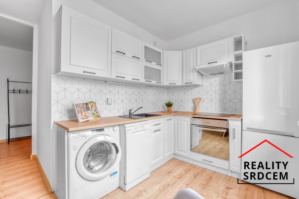 Pronájem družs. bytu 2+1+lodžie/52 m2 na ul. Majakovského, Karviná – Mizerov
