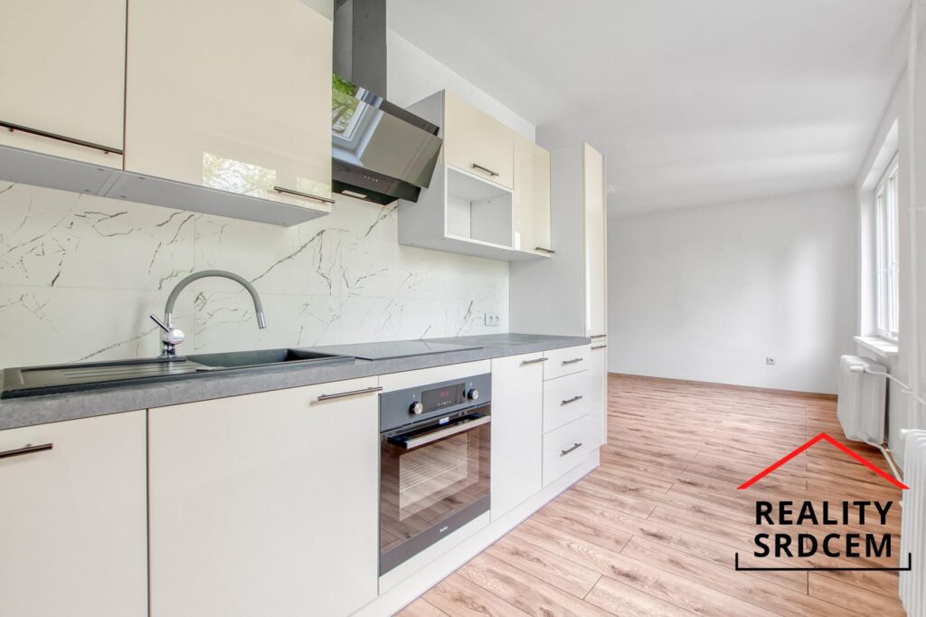 Pronájem bytu v os. vlast. o velikosti 2+kk+balkon/52 m2 na ul. Karvinská, Havířov – město