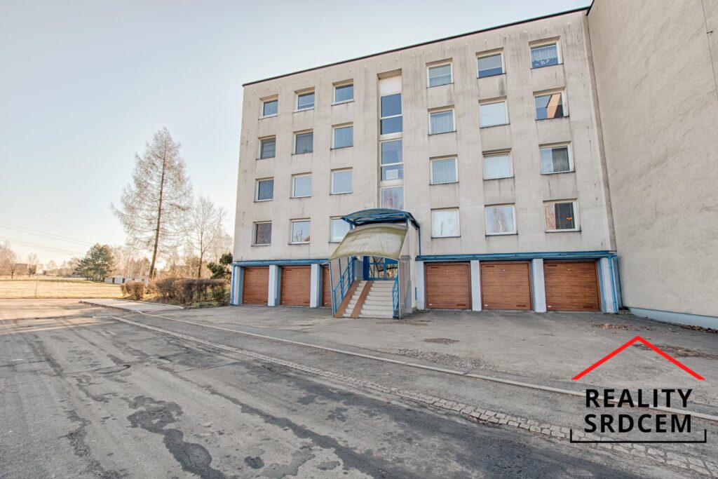 Pronájem rekonstruovaného bytu v os. vlast. 1+1/39 m2, ul. Okružní, Karviná – Ráj