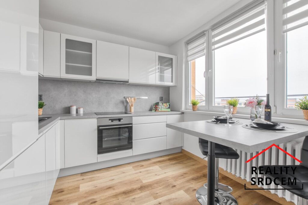 Pronájem bytu v os. vlast. 1+1/37 m2 na ul. Divišova, Karviná – Hranice