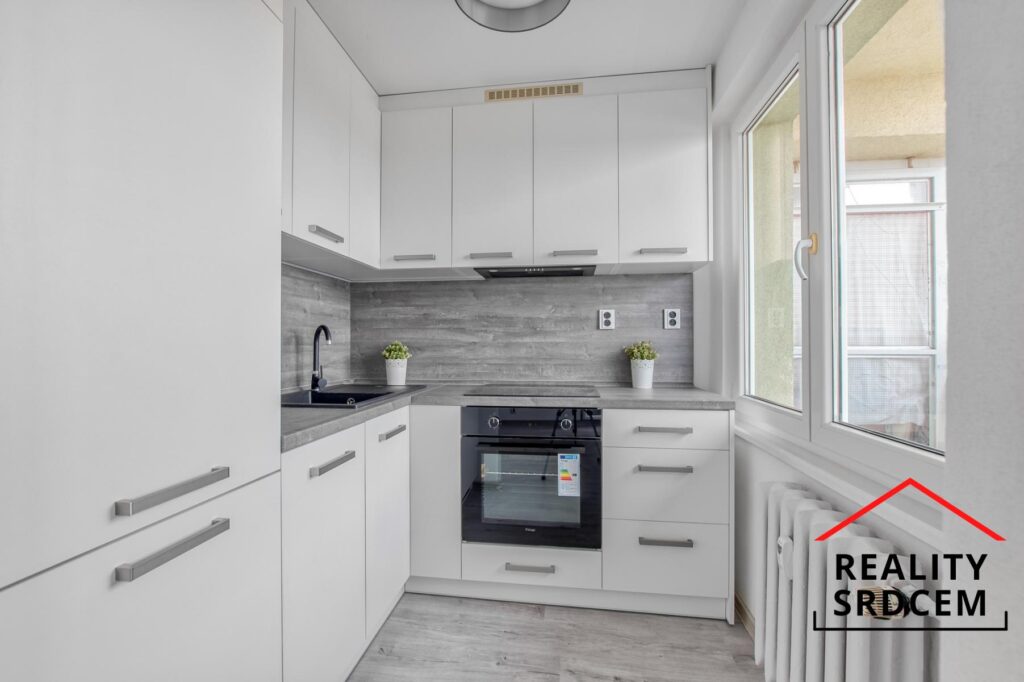 Pronájem bytu v os. vlast. o velikosti 1+1+lodžie/34 m2 na ul. Bratr. Veverkových, Karviná – Hranice