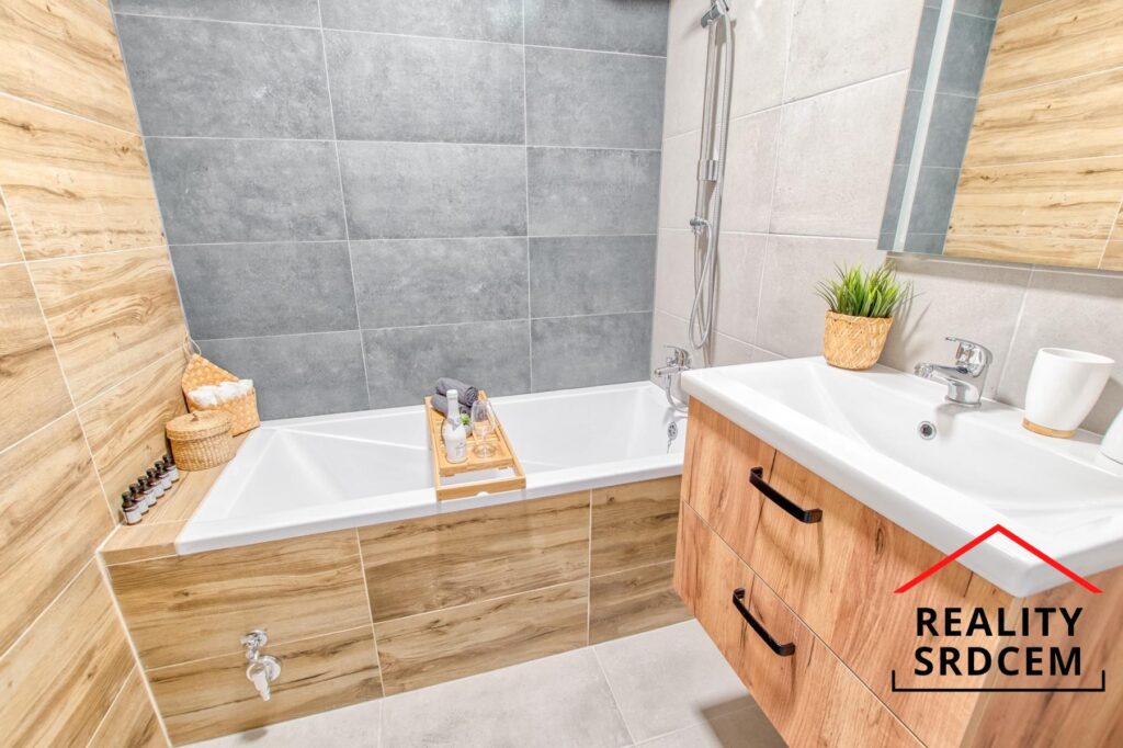 Pronájem bytu v os. vlast. o velikosti 2+1+lodžie+šatna/65m2 na ul. Dělnická, Karviná – Nové město