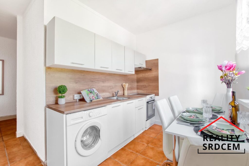 Pronájem bytu v os. vlast. 2+1/57 m2 na ul. Tř. Těreškovové, Karviná – Mizerov