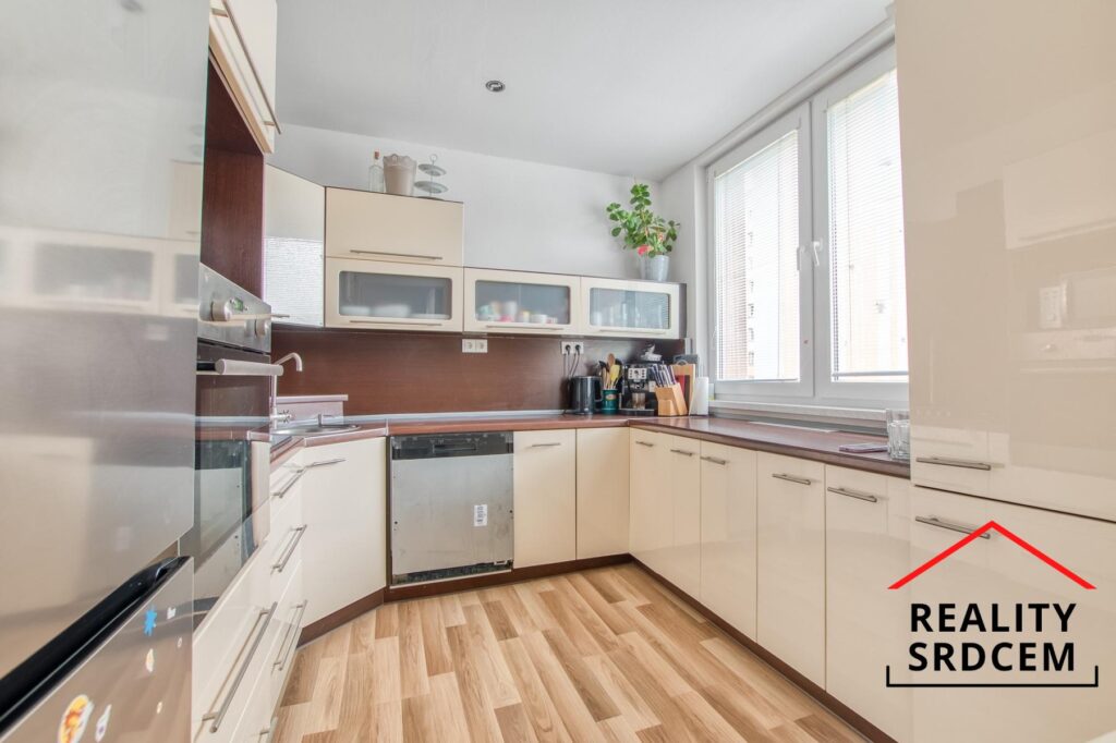 Pronájem družs. bytu o velikosti 3+1+lodžie+šatna/67 m2 na ul. F. S. Tůmy, Orlová