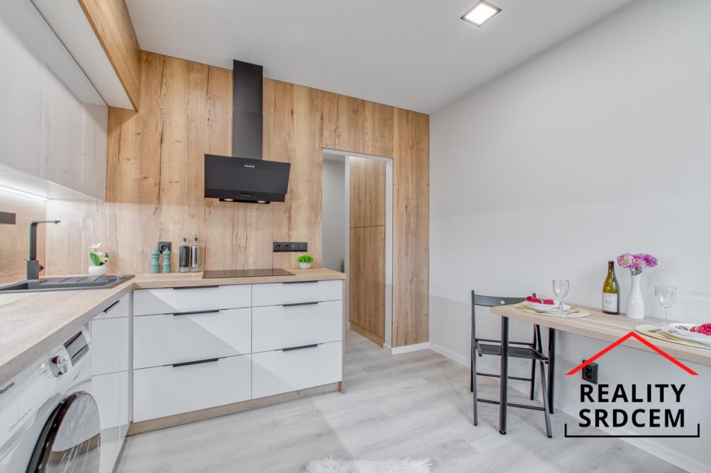 Pronájem družs. bytu o velikosti 1+1+šatna/39 m2 na ul. Okružní, Karviná – Ráj