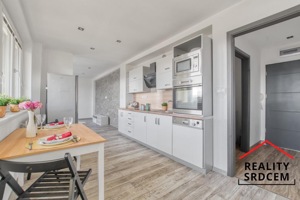 Pronájem bytu v os. vlast. 2+1+lodžie/51m2 na ul. Prameny, Karviná- Ráj