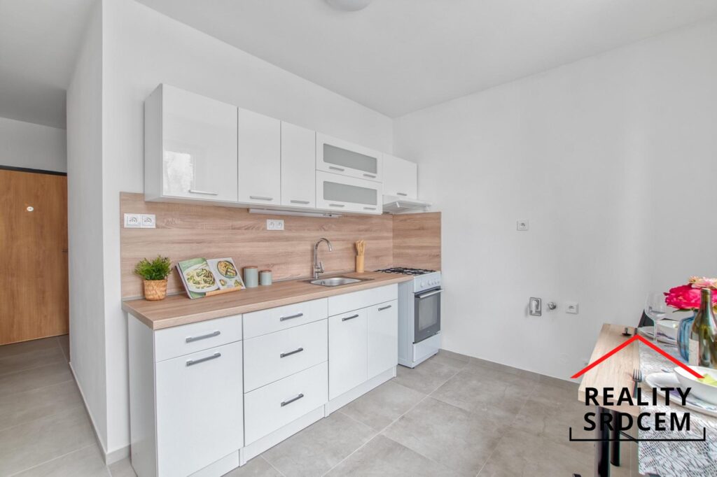 Pronájem bytu v os. vlast. o velikosti 2+1+šatna/55 m2 na ul. Tovární, Karviná – Nové město