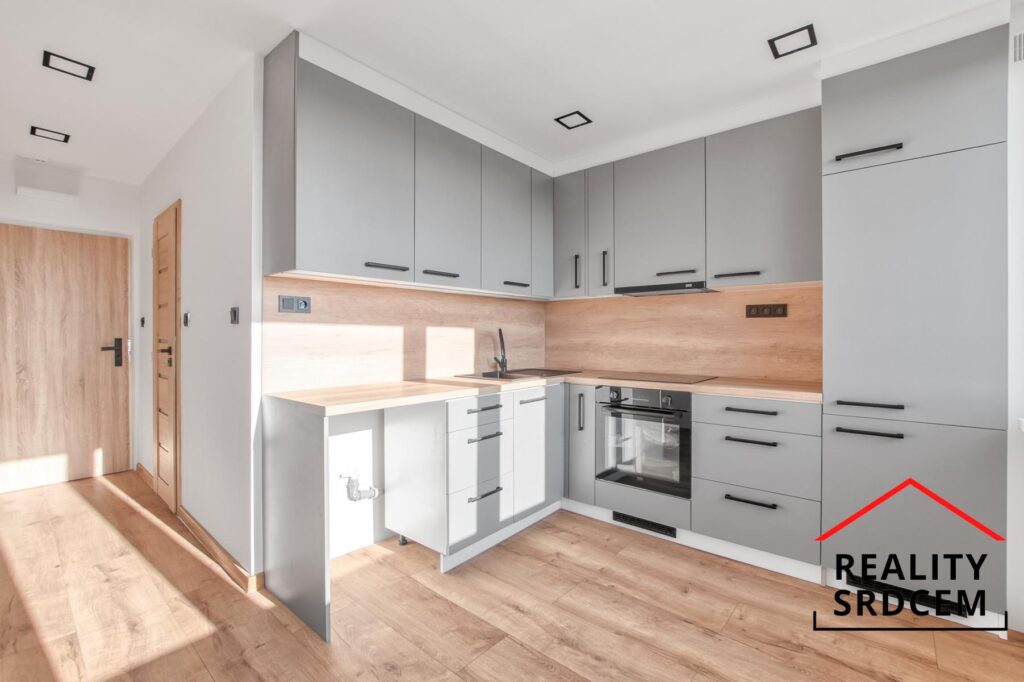 Pronájem bytu v os. vlast. o velikosti 1+1/37m2 na ul. Bratr. Veverkových, Karviná – Hranice