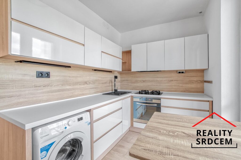 Pronájem bytu v os. vlast. 2+1+/52m2 +nová lodžie na ul. Březová, Karviná – Ráj