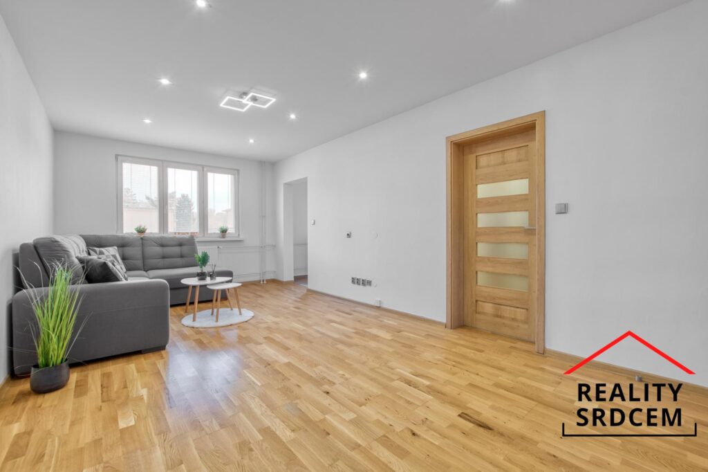 Pronájem bytu v os. vlast. 2+1+lodžie/55 m2 na ul. Školská, Karviná – Ráj