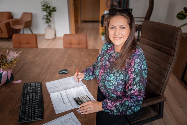 Sledujte mě na sociálních sítích 3