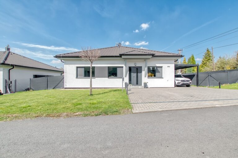 Sledujte mě na sociálních sítích 6